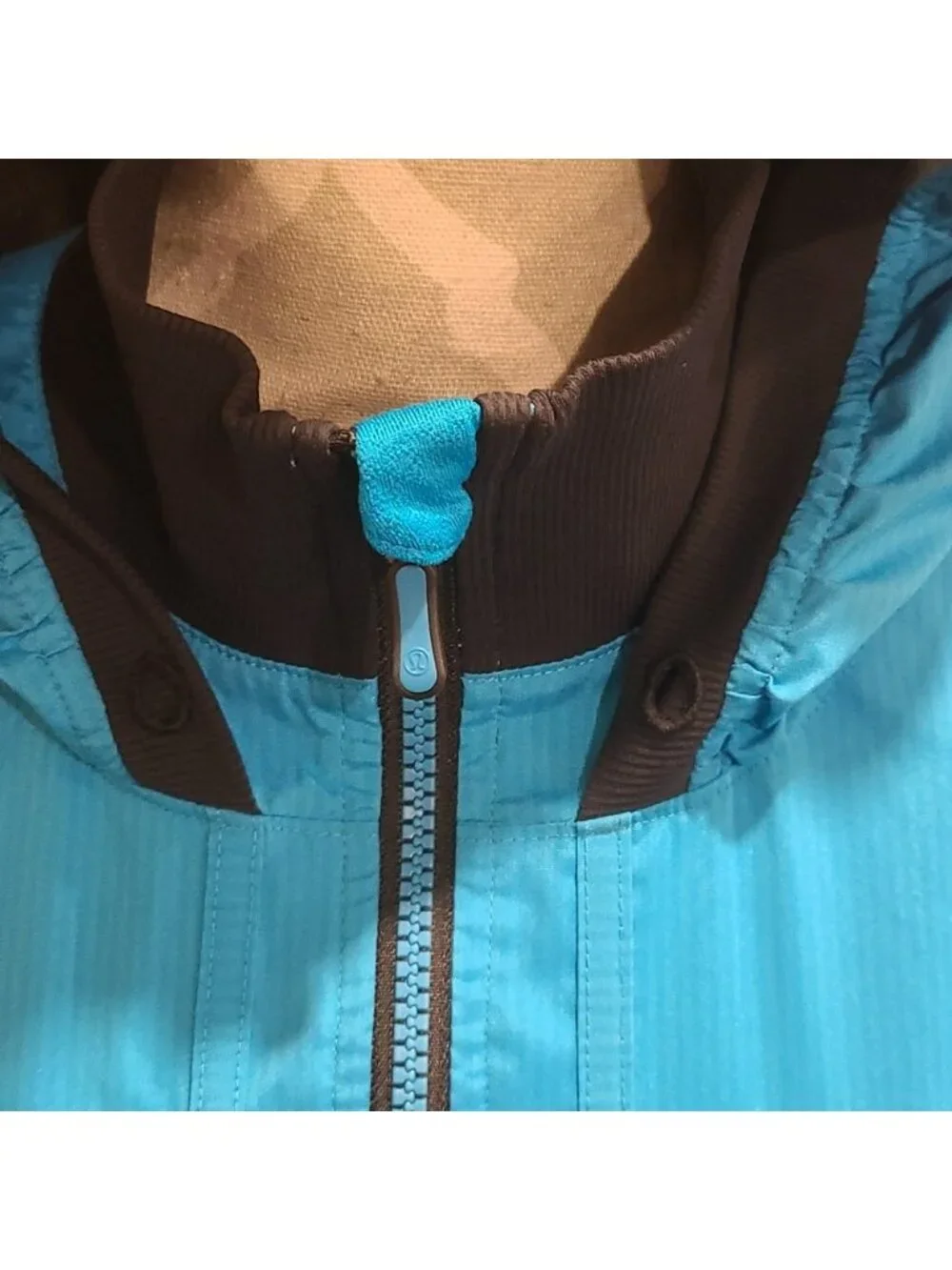 Rare LULULEMON Vintage Wind Rain Hoodie Shirred Shoulder Pleated Back